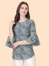 Zelzis women's green striped keyhole neck crepe tunic top