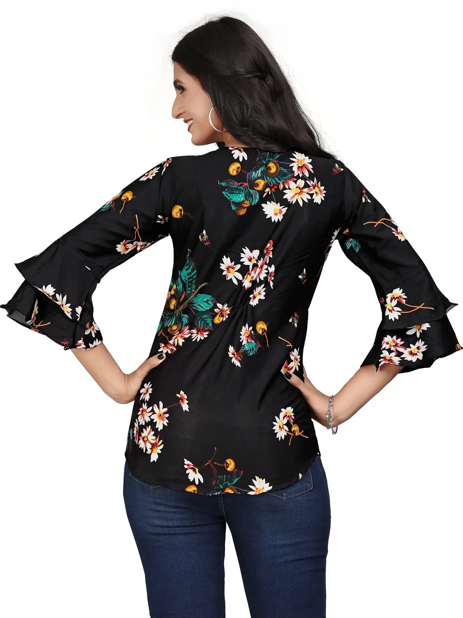 Crepe black tunic with round neckline by Zelzis