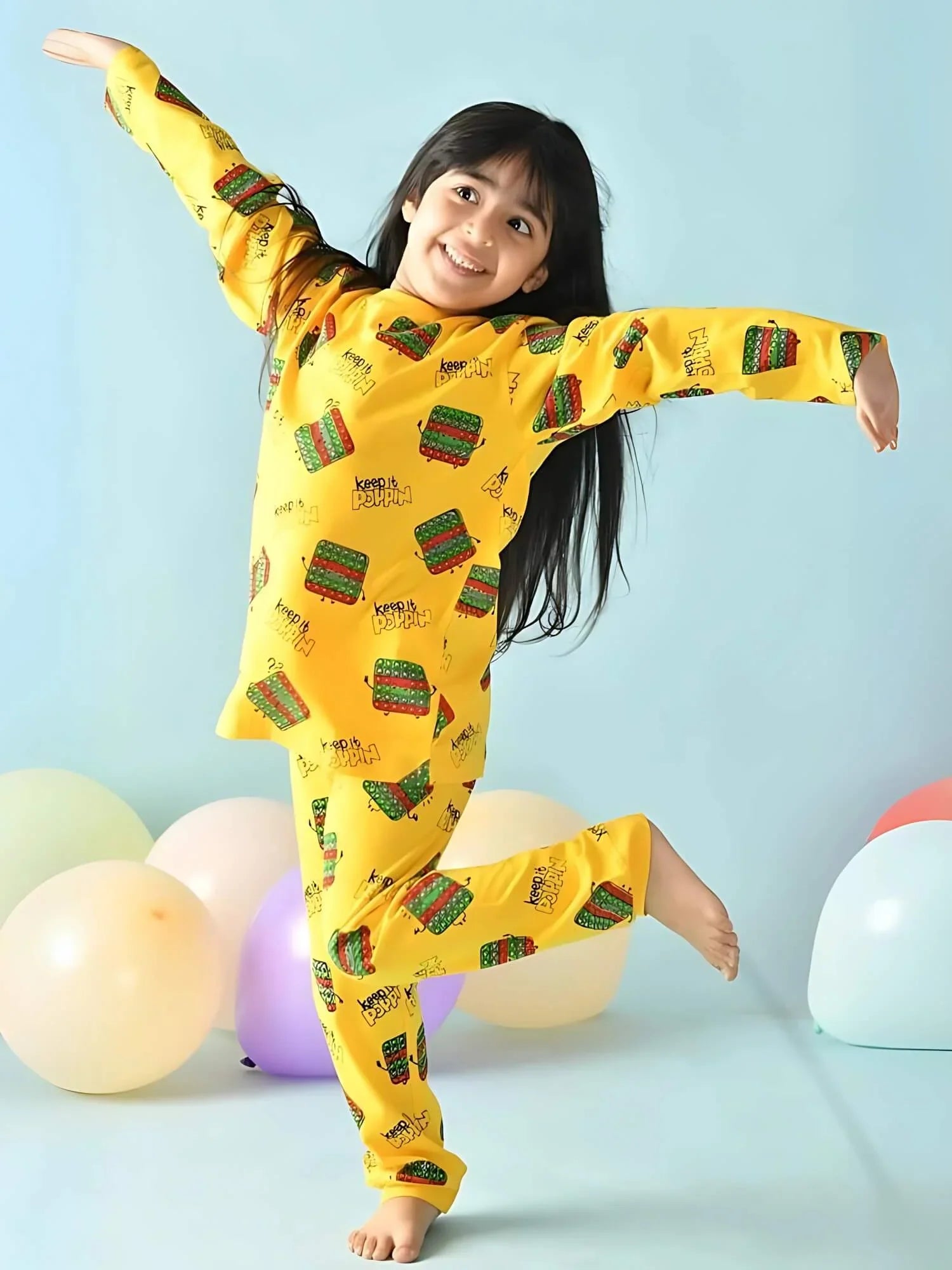 Zelzis stylish t shirt and trousers for girls

