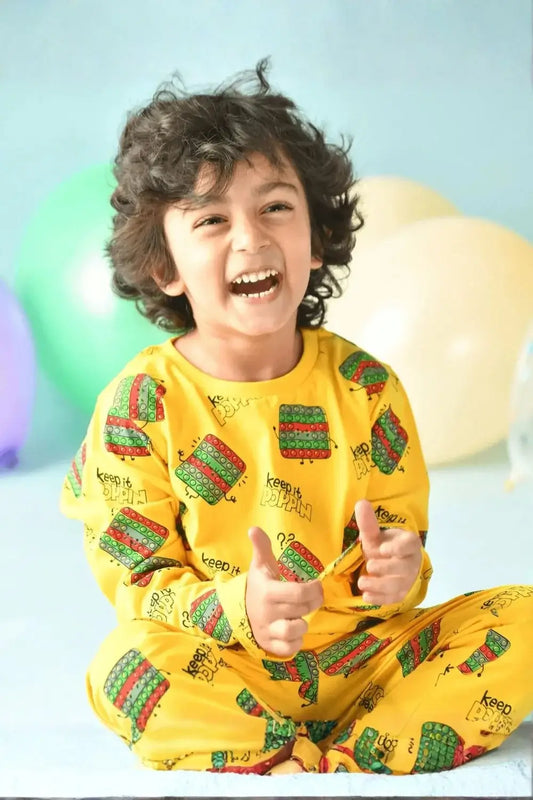 ज़ेल्ज़िस लड़कों के लिए पीला कॉटन टी-शर्ट और पैंट सेट - आरामदायक और आरामदायक